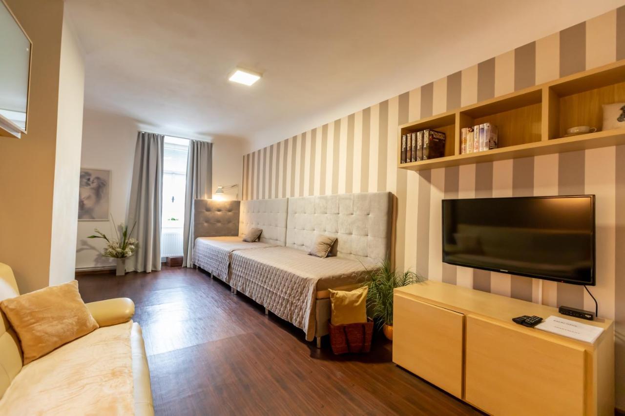 Palac Daun - Studio Apartments Znojmo Ngoại thất bức ảnh