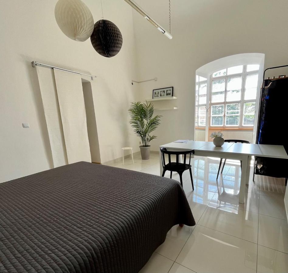 Palac Daun - Studio Apartments Znojmo Ngoại thất bức ảnh